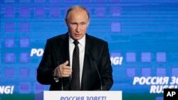 Le président russe Vladimir Poutine, à la 8e édition du Forum sur l'investissement à Moscou, Russie, le 12 octobre 2016.