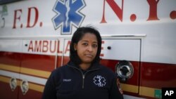 نیویارک میں ایمبولینس سروس کے کارکنوں کو روزانہ 16 گھنٹوں تک کام کرنا پڑ رہا ہے۔ 