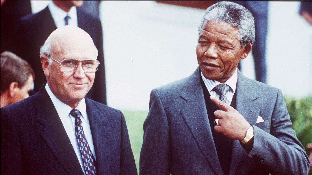 Frederik De Klerk (esq) e Nelson Mandela - Cidade do Cabo, 1990