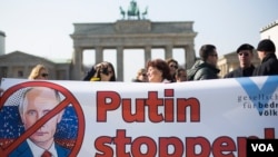 Miting solidarnosti sa Ukrajinom ispred Brandenburške kapije u Berlinu.
9. mart, 2014.