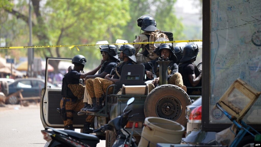 Les soldats burkinabè patrouillent à Ouagadougou, Burkina Faso, 3 mars 2018