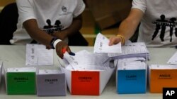 Votes for Britain's Labour Party leader Jeremy Corbyn are placed in a pile as they are counted at his constituency in London, June 9, 2017. Britain voted Thursday in an election that started out as an attempt by Prime Minister Theresa May to increase her 