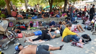 Caravana de migrantes que avanza por M xico cambia rumbo hacia EE. UU