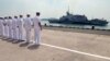Bộ trưởng Quốc phòng Mỹ thăm chiến hạm USS Freedom tại Singapore