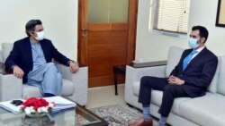 د سټېټ بېنک ګورنر رضا باقر د خزانې نوي وزیر حماد اظهر سره ملاقات کوي