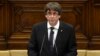 Carles Puigdemont, presiden regional Catalonia memberikan pidato di depan parlemen regional di Barcelona, Selasa (10/10). 