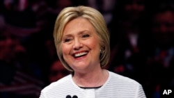 美国民主党候选人希拉里·克林顿获得民主党提名所需要的票数后在纽约发表讲话（2016年6月8日）