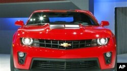 General Motors' new Chevrolet Camaro ZL1 is displayed at the Chicago Auto Show in Chicago, February 9, 2011 (file photo)