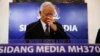 PM Malaysia Najib Razak (tengah) dalam jump pers terkait temuan reruntuhan MH370 di Kuala Lumpur, Malaysia (6/8).