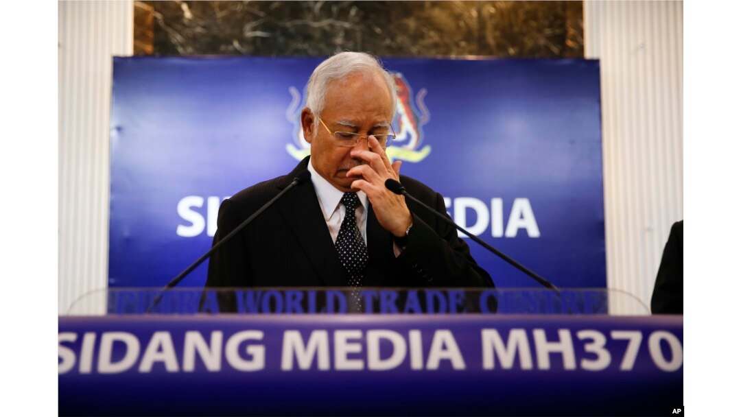 Malaysian Prime Minister Najib Razak, center, gestures before speaking at a special press conference announcing the findings for the ill fated flight MH370 in Kuala Lumpur, Malaysia, Aug. 6, 2015.