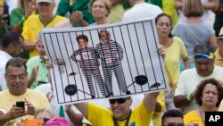 Una encuesta reciente muestra que la popularidad del expresidente Lula da Silva ha disminuido considerablemente y la mayoría está de acuerdo con que debe ser enjuiciado.