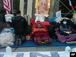 藏人3月9日繼續在聯合國總部外絕食，要求調查西藏人權
