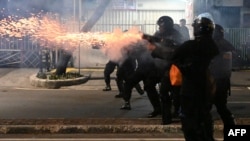 Polisi menembakkan gas air mata untuk membubarkan demonstran pada aksi protes di luar kantor Bawaslu Jakarta, 22 Mei 2019.