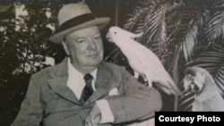 About a decade after Parrot Jungle opened, British Prime Minister Winston Churchill visited and met Pinky, the bicycling cockatoo. (Wikipedia Commons)
