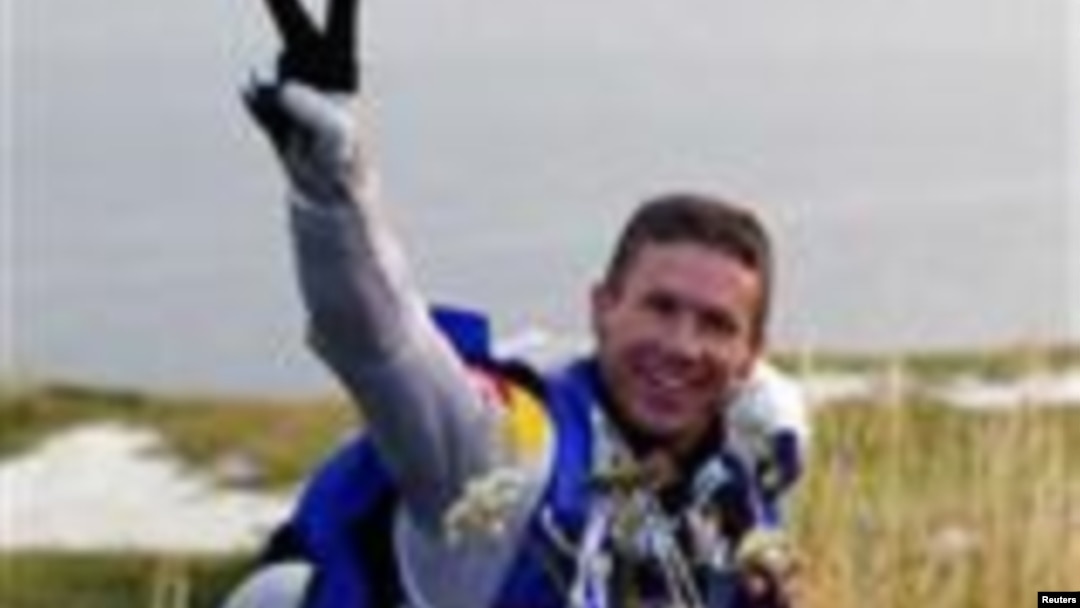 Felix Baumgartner, penerjun bebas Austria yang berhasil memecahkan rekor terjun tertinggi (foto: dok).
