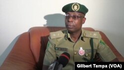 Enobore Francis, commissaire de police adjoint et charge de la communication des Services pénitentiaires du Nigeria à Abuja, le 20 novembre 2018. (VOA/Gilbert Tampa)