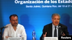 Chanselye Meksiken an, Luis Videgaray (agoch) ak Sekretè Jeneral OEA a, Louis Almagro (adwat).