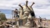 洛杉磯雕塑公園造“中共病毒”雕塑 祭慰六四亡靈