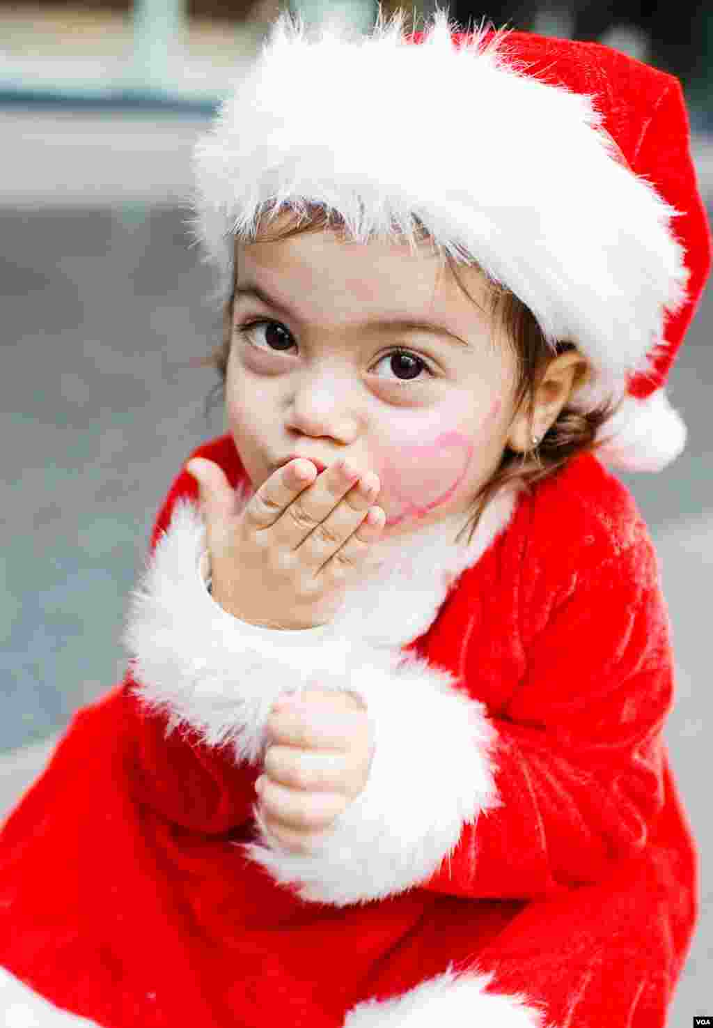 Gea Ibrahim blows a kiss after attending a Christmas party for Crowne Plaza Beirut employees and family members, Beirut, Lebanon, December 2012. (VOA/V.Undritz) 