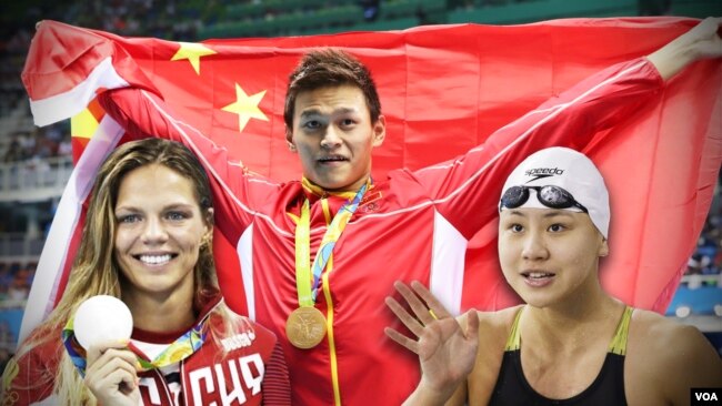 中国游泳运动员孙杨挥动中国国旗。