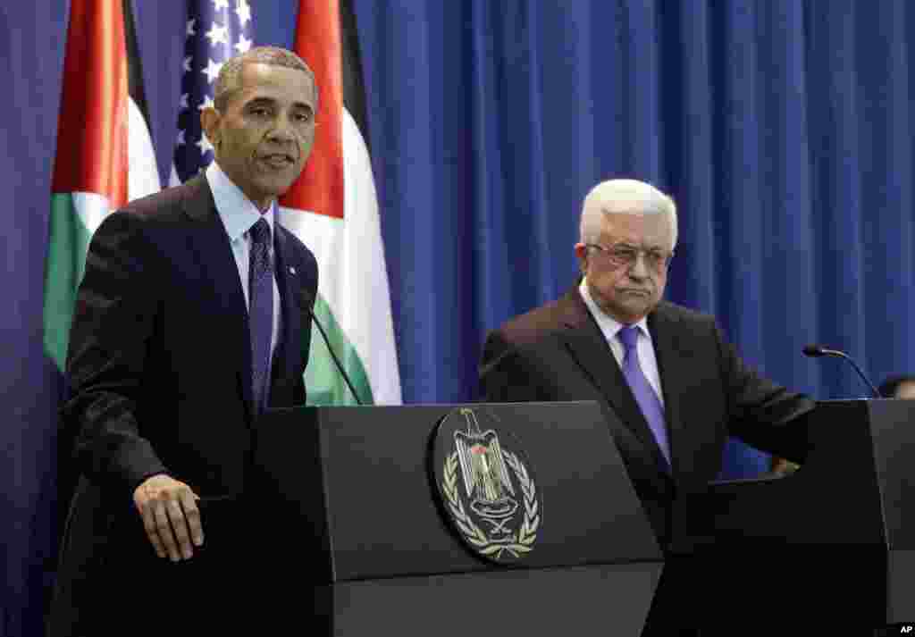 3月21日美国总统奥巴马和巴勒斯坦权力机构主席阿巴斯一起在木塔卡总统官邸举行联合记者会。