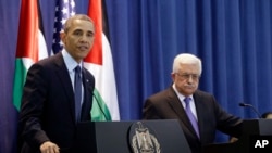 Hoton Shugaba Obama kennan a lokacin da yake ganawa da Shugaban Falasdinu Mahmoud Abbas. 