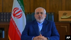 Umushikiranganji wa Irani ajejwe imigenderanire n'amakungu, Mohammad Javad Zarif ashikiriza ijambo i Tehran, itariki 3/05/2018.
