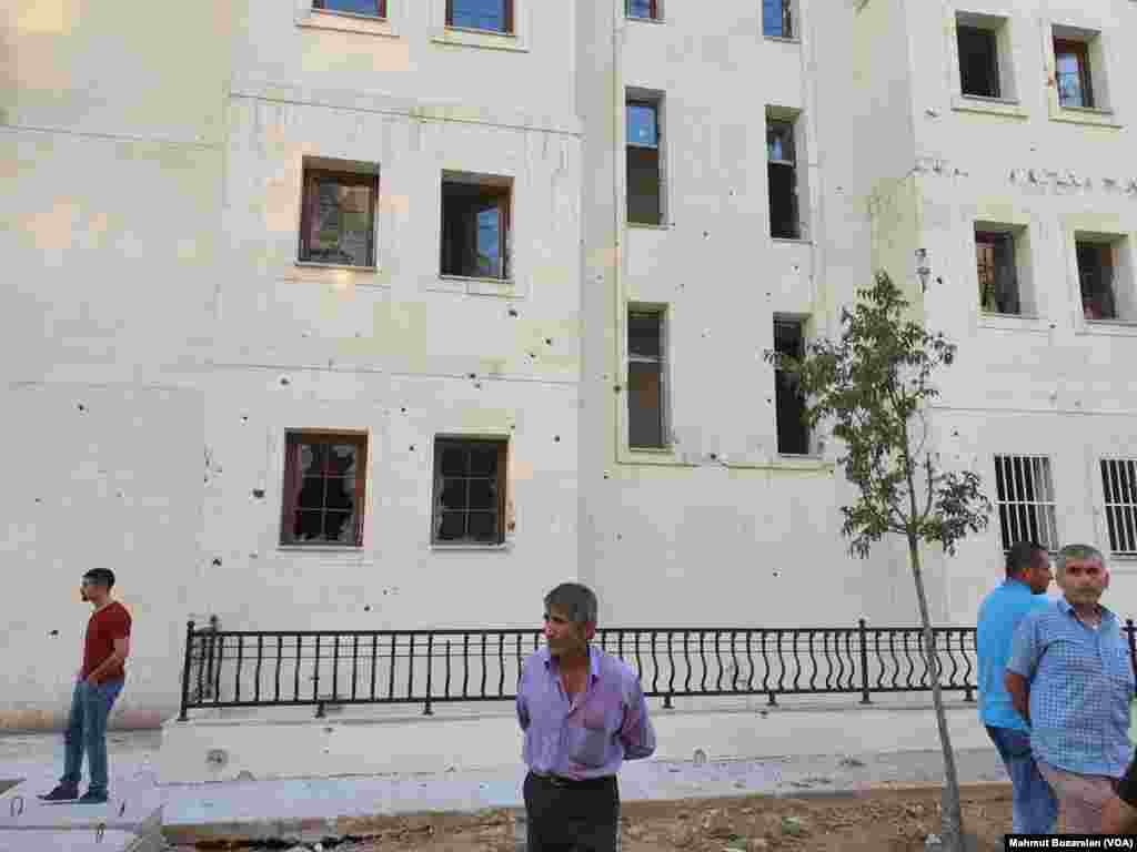 Bölge sakinleri çok sayıda kişinin Nusaybin'i terk ettiğini bildirdi.
