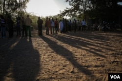 Voters wait in line ahead of voting station in the early hours of Sunday November 29th, in Ouagadougou, Burkina Faso. The population is voting to elect their next president and parliament. (VOA/Emilie Iob)