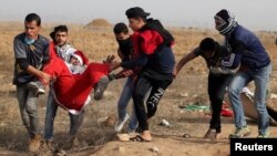 Евакуація палестинця, пораненого під час сутички з ізраїльськими солдатами