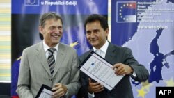Potpredsednik Vlade Srbije za evropske integracije Božidar Djelić i šef Delegacije EU u Srbiji Vensan Dežer potpisali su sporazum o dodeli 178,5 miliona evra donacije EU.