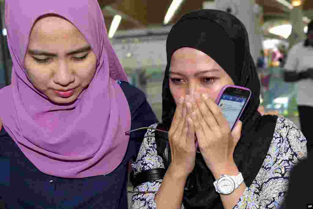 Relatives of passengers aboard the Malaysia Airlines MH17 react as they arrive at Kuala Lumpur International Airport in Sepang, Malaysia, July 18, 2014.