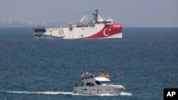Kapal riset Oruc Reis berlabuh di lepas pantai Antalya di Laut Mediterania, Turki, 27 September 2020.