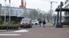 Dua dari empat warga Rusia, yang diduga berusaha meretas Organisasi untuk Pelarangan Senjata Kimia di Den Haag, terlihat dalam gambar handout yang dirilis oleh Menteri Kehutanan Belanda van Defensie, 4 Oktober 2018. 