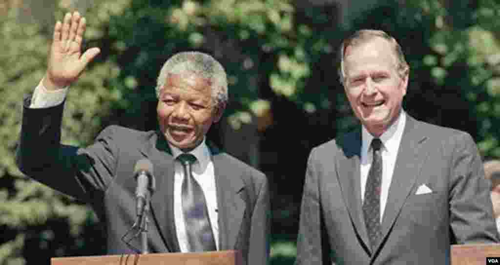 Nelson Mandela iyo madaxweynihii hore ee George Bush.