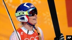 La estadounidense Lindsey Vonn reacciona al ganar la medalla de bronce en los Juegos Olímpicos de Invierno de PyeonChang, el miércoles, 21 de febrero de 2018.