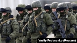 Аннексия Крыма: российские военнослужащие без опознавательных знаков. Архивное фото 