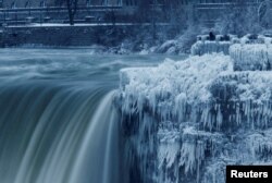 Cataratas del Niágara congeladas en el lado canadiense en el sector de Horseshoe Falls. January 3, 2018.