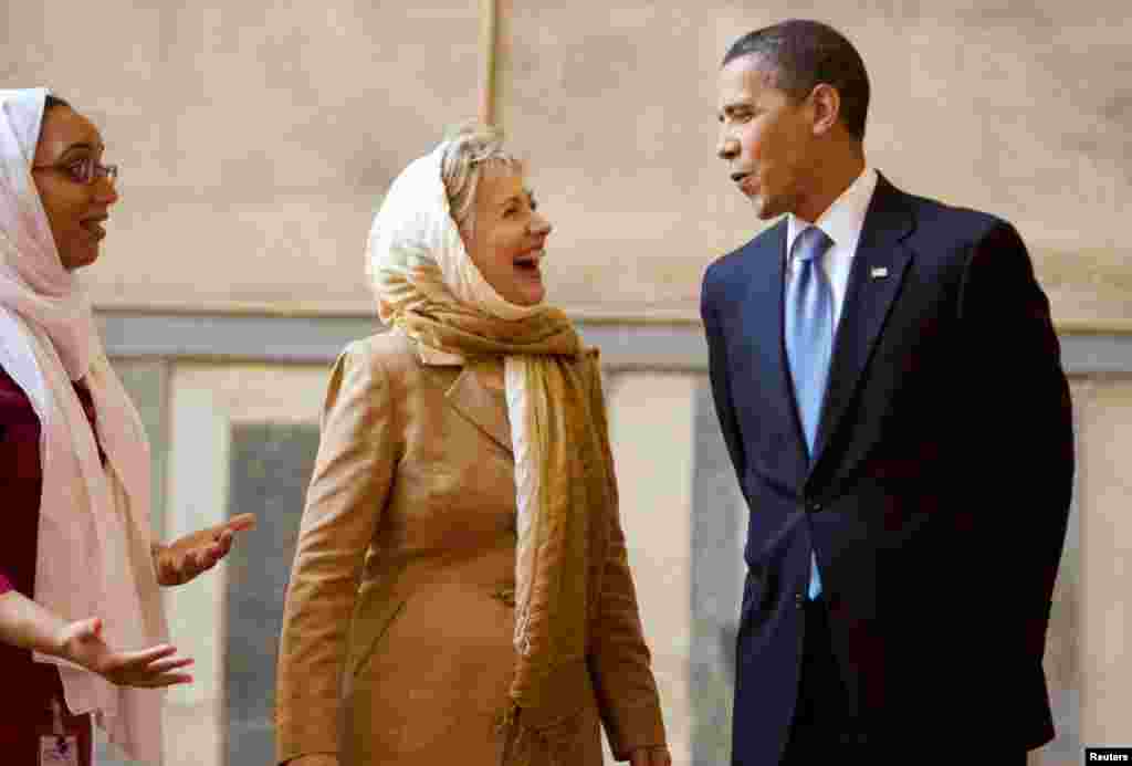 President Obama and Clinton tour the Sultan Hassan Mosque in Cairo, June 4, 2009.
