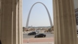 The Gateway Arch represents the beginning of the American West. It also commemorates St. Louis’s role in the nation’s westward expansion.