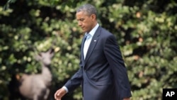 El presidente Obama está de vacaciones pero sin apartarse de los temas críticos.