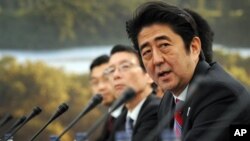 지난달 열린 G8회담에 참석한 아베 신조 일본 총리. (자료사진)