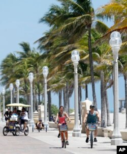 Đường Hollywood Beach Broadwalk ở Florida