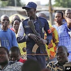 Un policier ivorien lors d'une manifestation à Abidjan