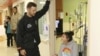 جاستین تیمبرلیک، با حضور در بیمارستان کودکان، بیماران خردسال را غافلگیر کرد