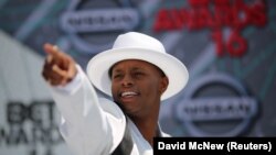 Rapper Silento tiba di BET Awards 2016 di Los Angeles, California AS, 26 Juni 2016. (Foto: REUTERS/David McNew)