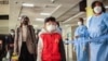 资料照片：一架中国南方航空公司班机的乘客抵达肯尼亚乔莫·肯雅塔国际机场后接受新型冠状病毒筛查。(2020年1月29日)