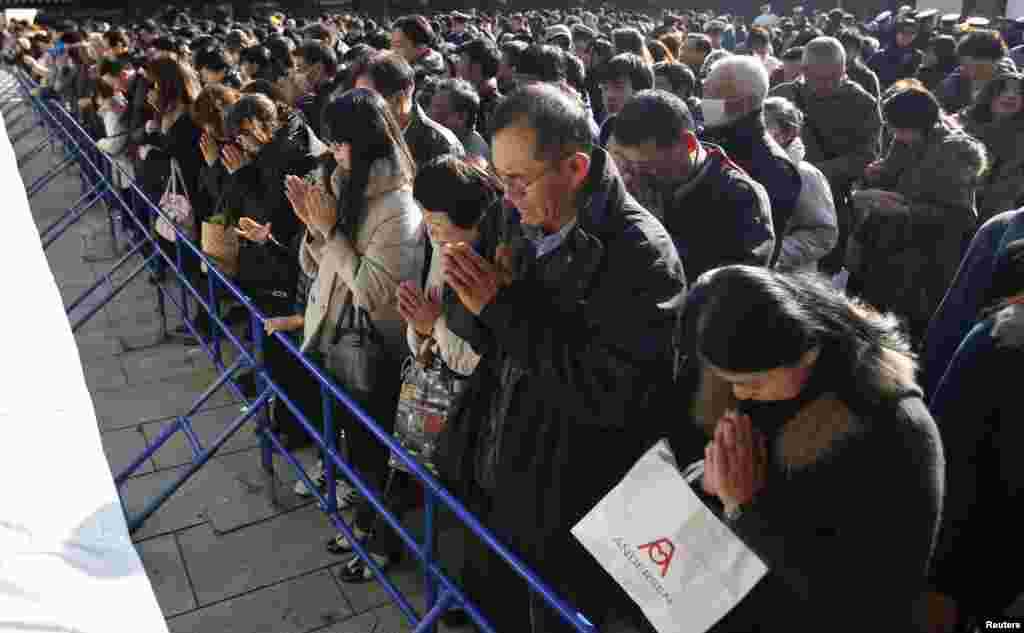 جاپانی لوگ 2014ء کو خوشیوں کی نوید کے طور پر منا رہے ہیں اور موقع پر بدھ آشرم اور عبادتگاہوں میں خصوصی دعائیہ محافل منعقد کی گئیں۔
