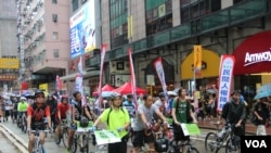 香港几十万市民上街参加七一大游行要求真普选