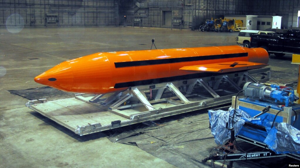 “GBU-43/B” được mệnh danh “Mẹ của tất cả các loại bom” – Mother of all bombs.